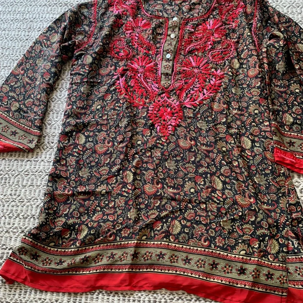 Indu embroided silk blouse. - Picture 5 of 9